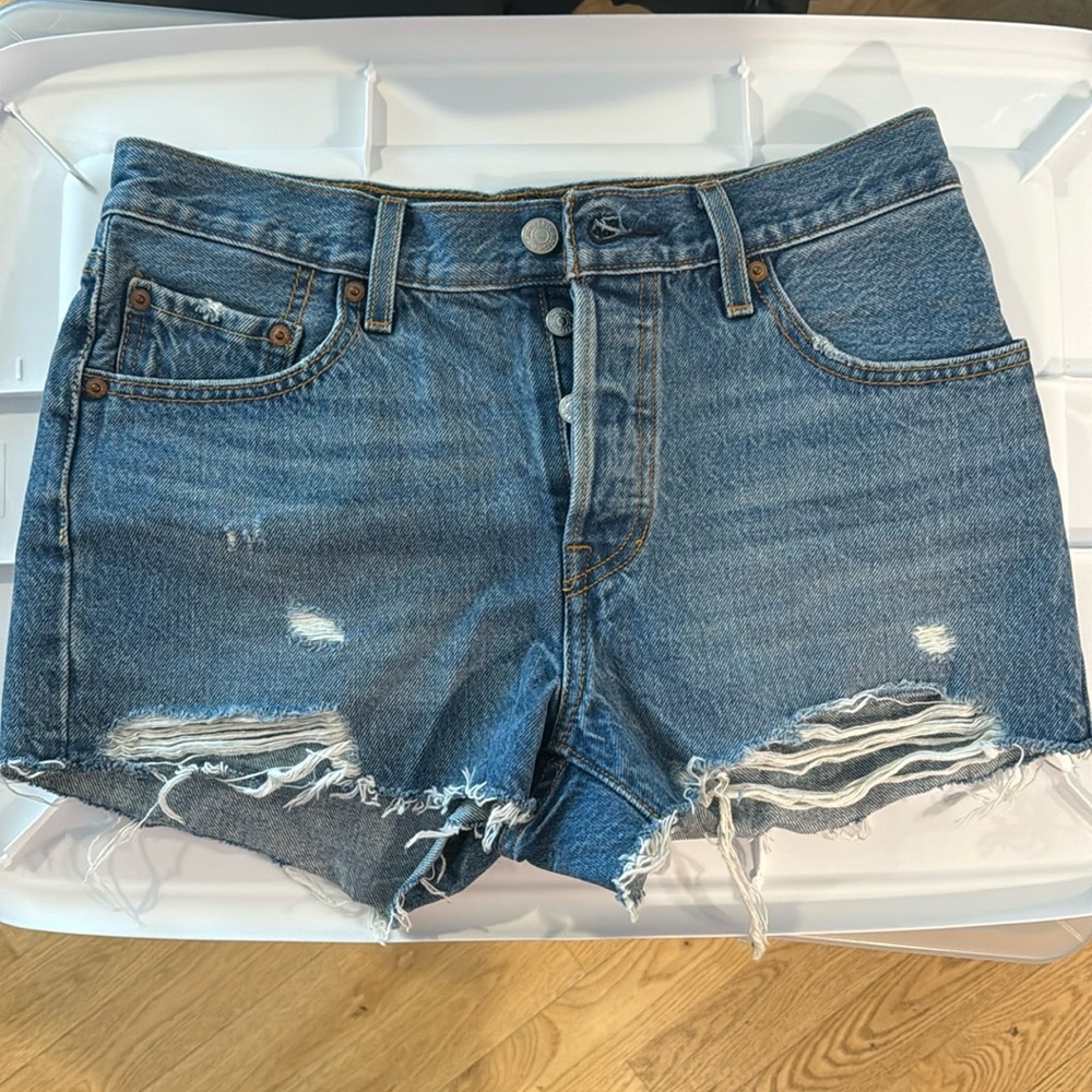 Levi’s 501 shorts - size 27